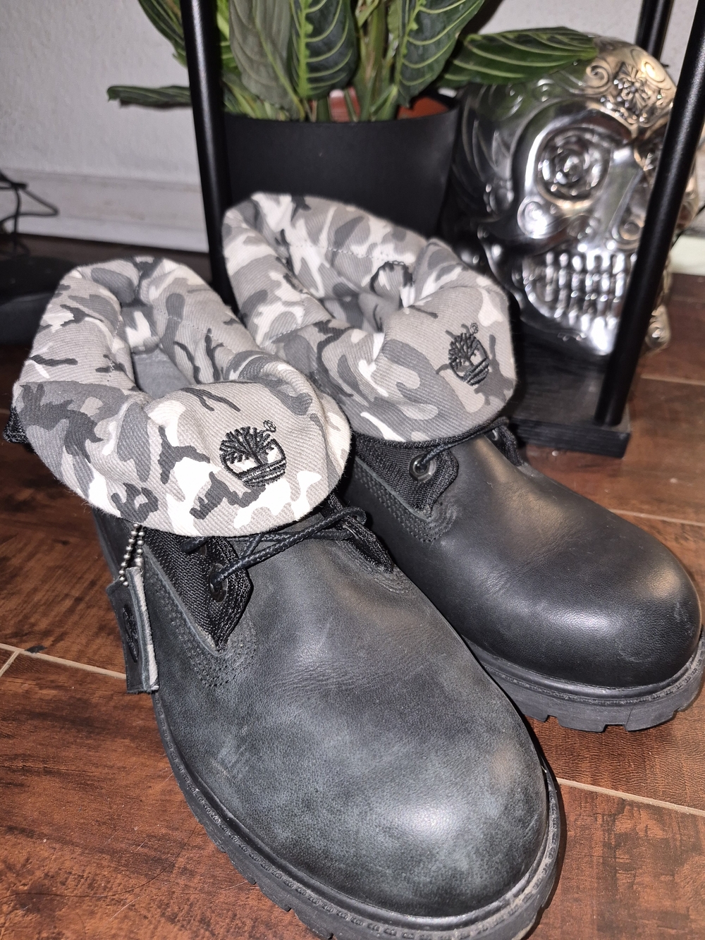Timberland Woman Black Leather Boots with Gray Camo Collar